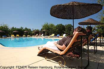 Der großzügige Pool des Hotel Lapida Garden in Lapta in Nordzypern